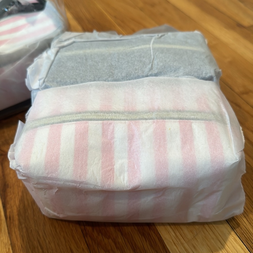Cosmetic Case Set - Picture 6 of 6